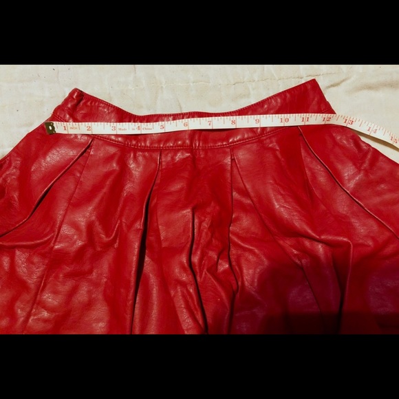 forever 21 red leather pleather pleated skirt XS - Picture 2 of 3